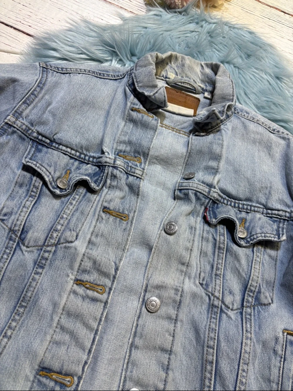 Levi's Light Blue Denim Distressed Jean Jacket sz S